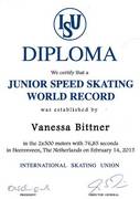 Vanessa Bittner stellt einen neuen Junioren Weltrekord über 2x500m auf.